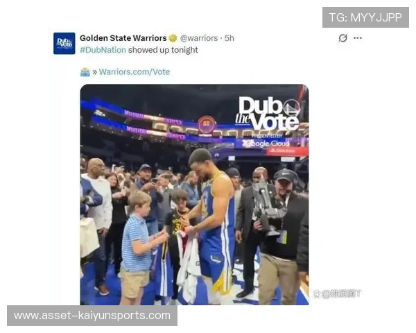 勇士库里关键三分命中，末节接管